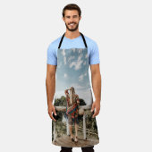 テラスに立つ女性 エプロン (着用した状態)