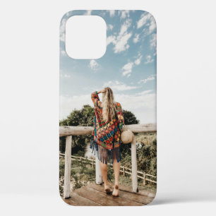 テラスに立つ女性 iPhone 12ケース