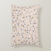 テラゾモダンーパターンソフトニュートラル アクセントクッション (正面(垂直))