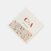 テラゾ結婚スラブのモノグラムと日付 スタンダードカクテルナプキン (角)