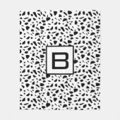 テラッツォ白黒パターンモノグラムイニシャル フリースブランケット (正面)