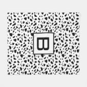 テラッツォ白黒パターンモノグラムイニシャル フリースブランケット (正面(横))