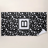 テラッツォ ブラック ホワイト パターン モノグラムイニシャル ビーチタオル (正面)