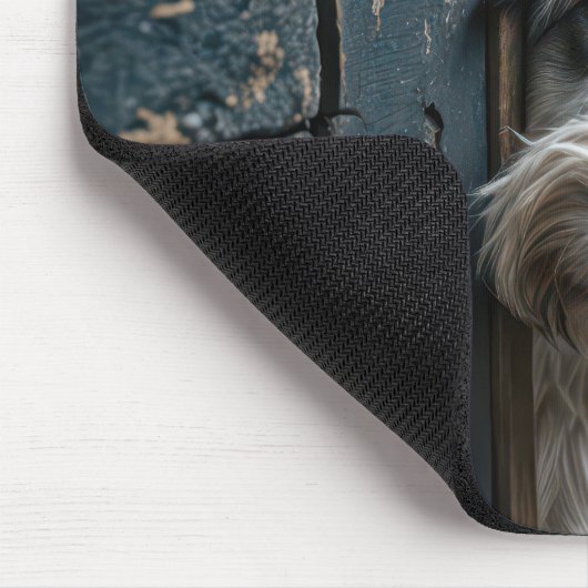 テリアが古のまわりにい扉を覗き込む マウスパッド (コーナー)