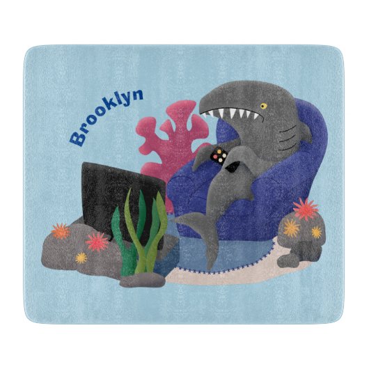 テレビおもしろいアニメを見ているサメ カッティングボード (正面)