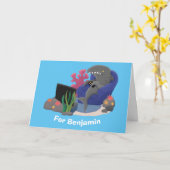 テレビおもしろいアニメを見ているサメ カード (黄色い花)