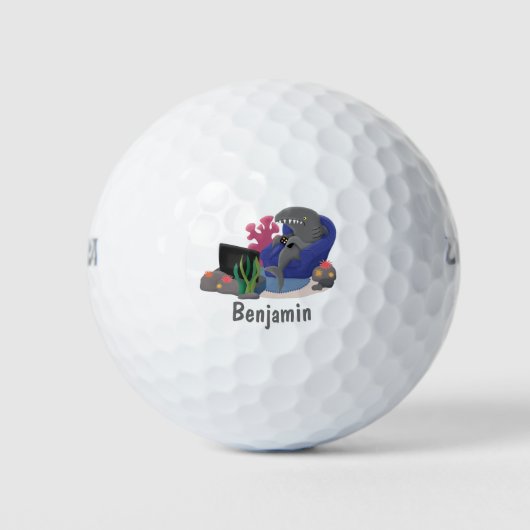 テレビおもしろいアニメを見ているサメ ゴルフボール (正面)