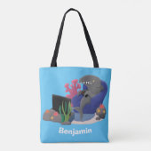 テレビおもしろいアニメを見ているサメ トートバッグ (裏面)