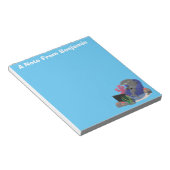 テレビおもしろいアニメを見ているサメ ノートパッド (アングル)