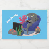 テレビおもしろいアニメを見ているサメ フードラベル (シングルラベル)