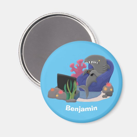 テレビおもしろいアニメを見ているサメ マグネット (正面/裏面)