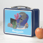 テレビおもしろいアニメを見ているサメ メタルランチボックス (インサイチュ)