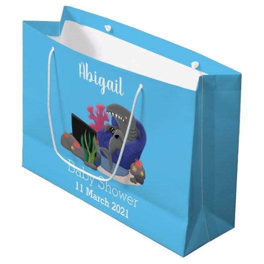 テレビおもしろいアニメを見ているサメ ラージペーパーバッグ (正面アングル)