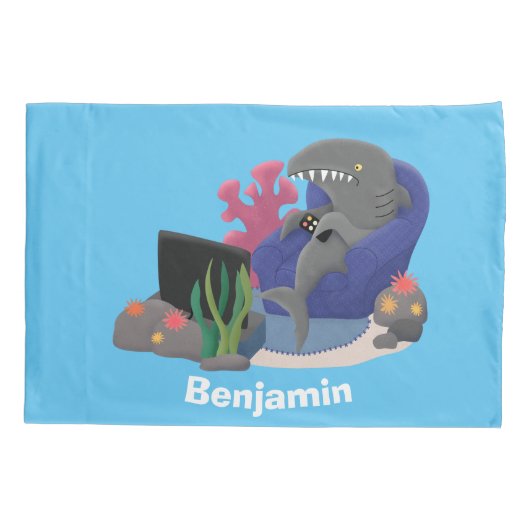 テレビおもしろいアニメを見ているサメ 枕カバー (裏面)