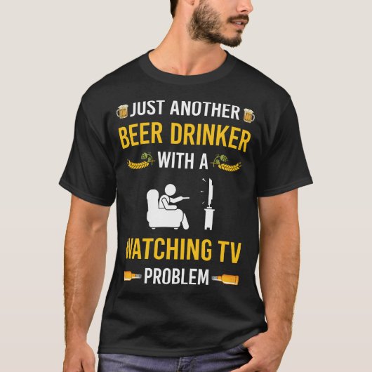 テレビでビールを飲む人 Tシャツ (正面)