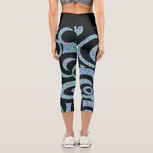 テレビの静止背景に黒い渦巻きを持つヨガパンツ カプリレギンス (裏面)