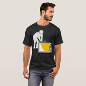 テレビを持つ人のテレビTシャツ 男性 Tシャツ (正面フル)