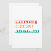 テントをピッチし、穴を掘り、数える – キャンプ シーズンカード (正面/裏面)