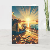 テントオンザビーチキャンピングをテーマにした誕生日 カード (正面)