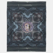 テンプル騎士団の紋章が刻まれた黒い鉄の十字架 フリースブランケット (正面)