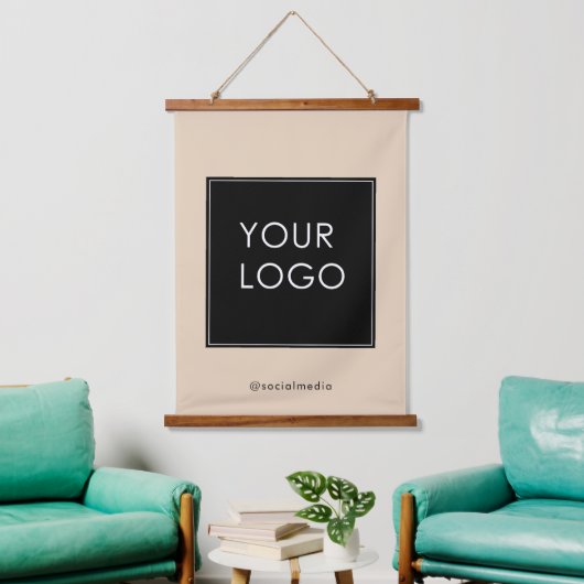 テンプレートモダン会社のロゴベージュ 吊り下げ型タペストリー (リビング)