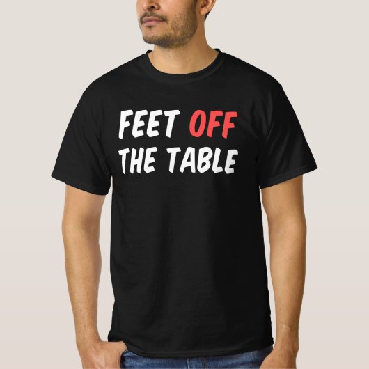 テーブルから足を下ろして Tシャツ (正面)