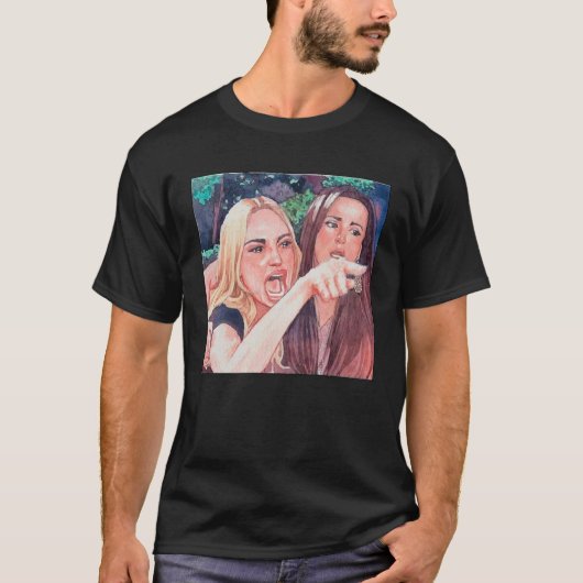 テーブルで怒鳴る女性と猫のダンク・ミーム Tシャツ (正面)