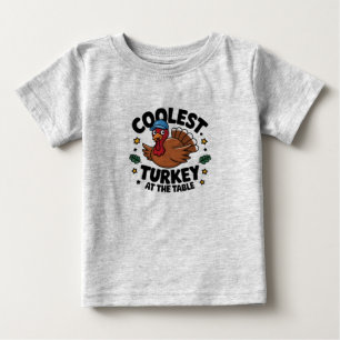 テーブルで最もクールなターキー サンクスギビングディナー ベビーTシャツ