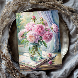 テーブルにエレガントピンクの牡丹が飾られた花瓶 薄葉紙