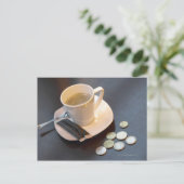 テーブルにコーヒーとお金 ポストカード (スタンド正面)