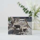 テーブルに寄せられた椅子 ポストカード (スタンド正面)