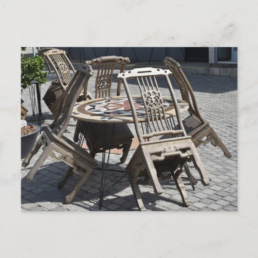 テーブルに寄せられた椅子 ポストカード (正面)