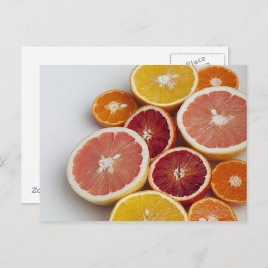 テーブルのオレンジを切る ポストカード (正面/裏面)