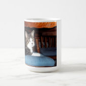 テーブルのコーヒーマグの下にケーノ コーヒーマグカップ (中央)