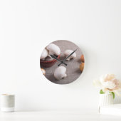 テーブルのシャンピニオンのきのこそしてタマネギ ラウンド壁時計 (ホーム)