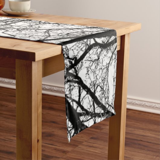テーブルのランナーの白黒の抽象芸術の木 ロングテーブルランナー (インサイチュ)