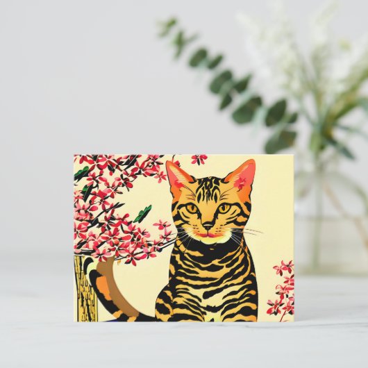 テーブルの上に座っているベンガル猫 ポストカード (スタンド正面)