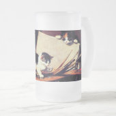 テーブルの上の母猫と子猫 フロストグラスビールジョッキ (正面右)