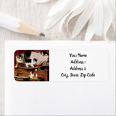 テーブルの上の母猫と子猫 ラベル (インサイチュ)