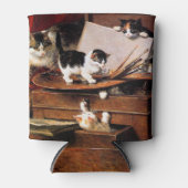 テーブルの上の母猫と子猫 缶クーラー (正面)