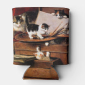 テーブルの上の母猫と子猫 缶クーラー (裏面)