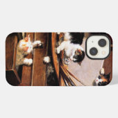 テーブルの上の母猫と子猫 iPhoneケース (裏面横)