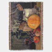 テーブルの上の秋の装飾、かぼちゃ、果物、飲み物 スローブランケット (正面縦)