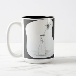 テーブルの上の1本の花が描かれた手描きの花瓶 ツートーンマグカップ