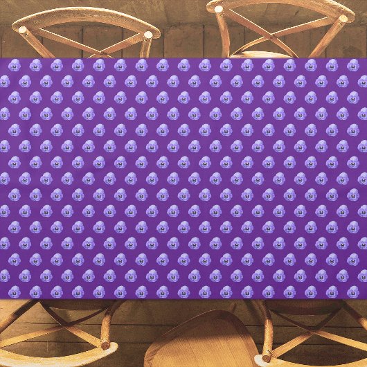 テーブルクロスに紫色のパンジーの花の継ぎ目のないパターン テーブルクロス