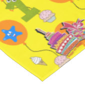 テーブルクロス、ハッピーファースト誕生日、#1黄 テーブルクロス (アングル)