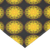 テーブルクロス、黄色オレンジ色万華鏡のように千変万化するパターン花 テーブルクロス (アングル)