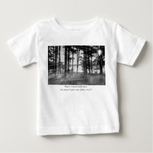 テーブルロックの霧の木のグレースケールバイブル聖句 ベビーTシャツ