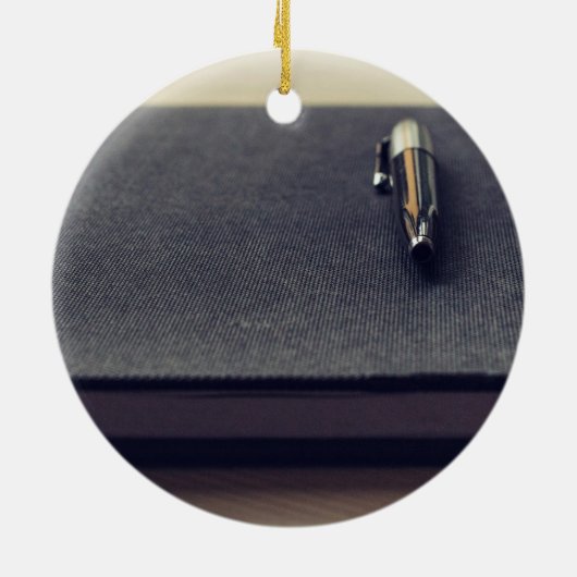 テーマジャーナルは黒いBoで万年筆休みます セラミックオーナメント (裏面)