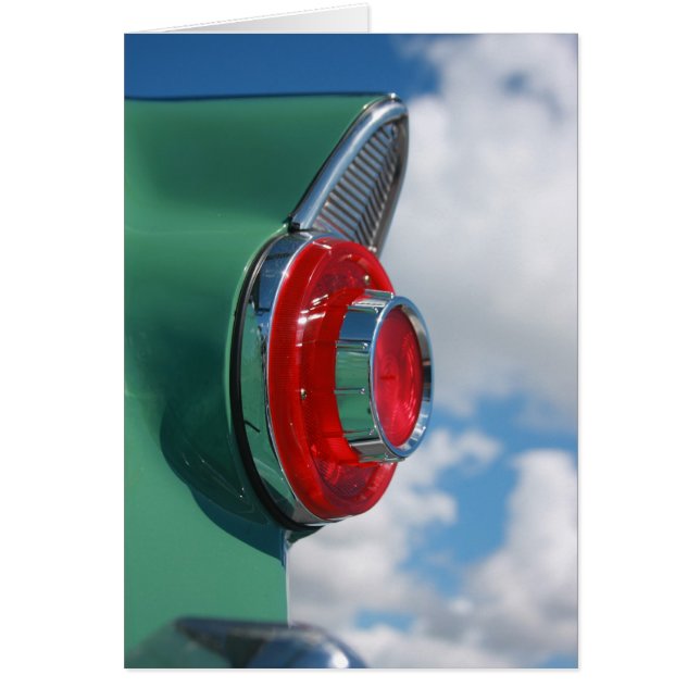 テールフィン (正面)